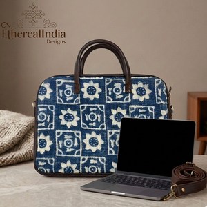 Bolso para portátil de algodón con estampado artesanal Indigo, tipo mensajero para oficina, con asa de Regzine - Product Image 6
