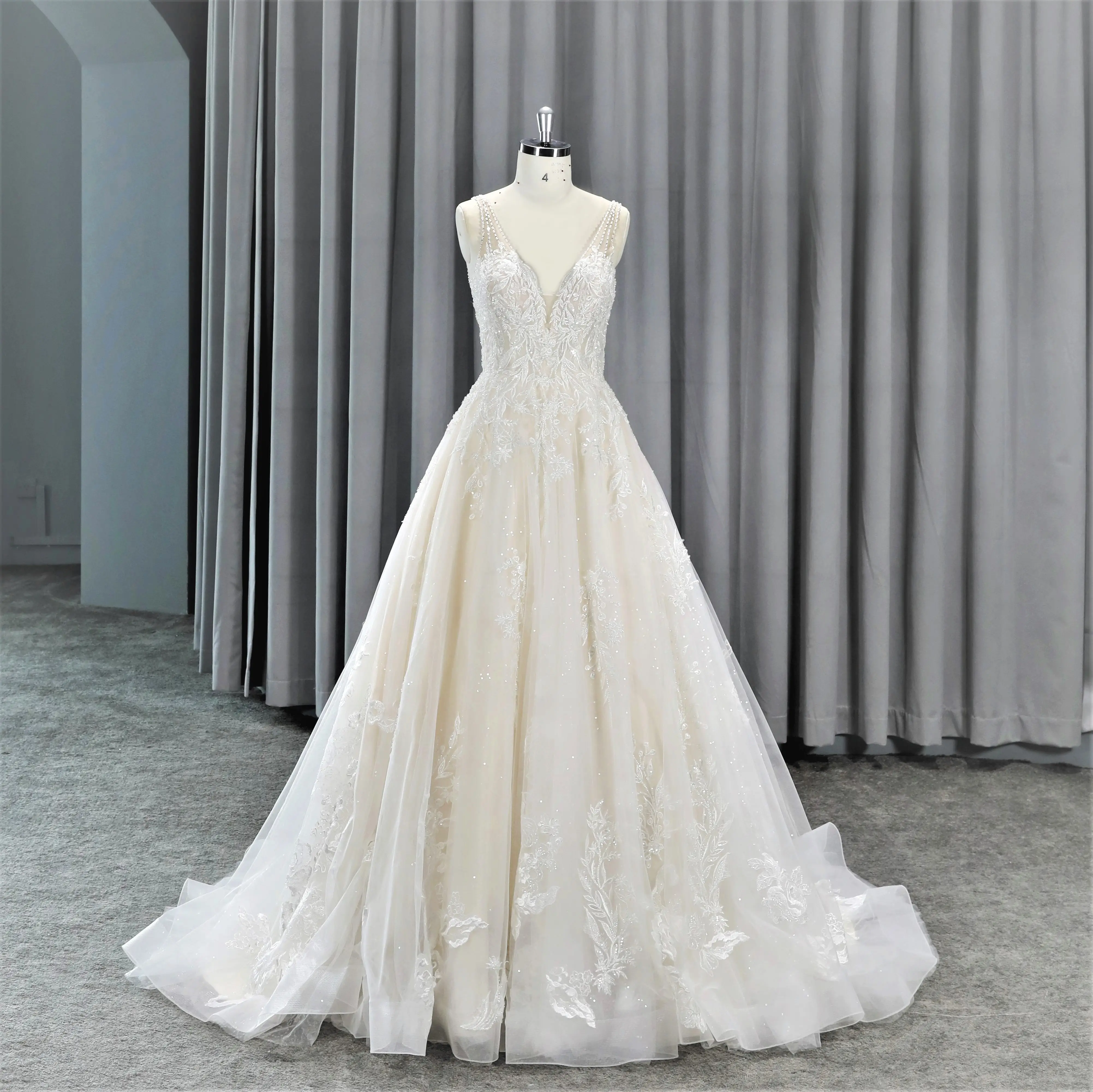 Robes de mariée de luxe à col en V laec perlage vestidos de novia robe de mariée GC23002 balayage train
