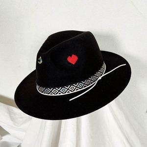 Sombrero Fedora de Ala Ancha Hecho a Mano con Bordado de Corazón Vintage, Forro de Satén Negro en la Parte Inferior de la Ala, para Fiestas y Negocios - Product Image 1