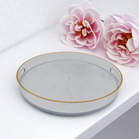 Pad de charge PS baroque rond clair de 13 pouces pour les mariages Design classique jante en or PP matériel Table restauration décoration d'événement