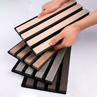 Panneaux muraux acoustiques insonorisants en WPC imperméables en chêne écologique pour hôpital, maison, cuisine, école, salon, style moderne