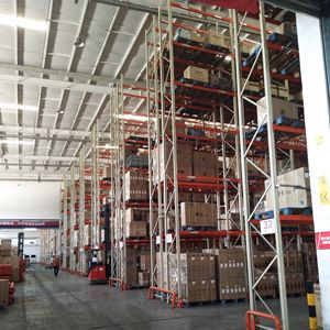 Étagères d'entrepôt à succès : Rayonnages robustes réglables en acier, unités de stockage durables en forme de goutte d'eau - Product Image 6