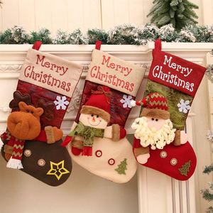 Chaussette de Noël classique avec ornements Père Noël, bonhomme de neige et renne pour décoration de cheminée, sac cadeau et pochette à bonbons - Product Image 1