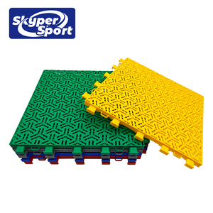 Cancha de Baloncesto para Patio Trasero de 20 x 25 Pies, Tamaño Personalizado, Baldosas Enclavables de PP/Goma, Piso Modular Temporal para Actividades, Resistente a Impactos - Product Image 1