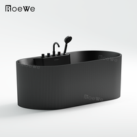 Baignoire autoportante moderne en acrylique blanche avec fonction de massage et de remous, ovale, pour intérieur, avec robinet