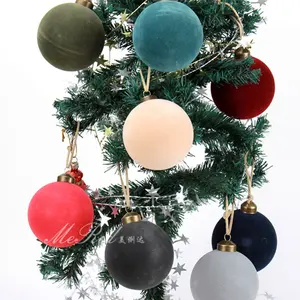 كرات تزيين منتج بتصميم جديد لتزيين المنزل 8: كرة مخملية خضراء لعيد الميلاد