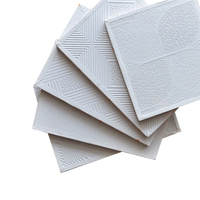 Plaque de plâtre PVC blanche de 7 mm, plaque de plâtre artistique carrée, faux plafond pour la décoration de bureau et de maison