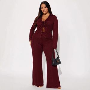 Completo da donna autunnale casual in poliestere, vestibilità regolare, con camicia a maniche lunghe con risvolto e pantaloni a tinta unita con laccetti frontali - Product Image 4