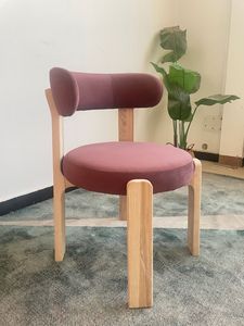 Silla de Restaurante Moderna de Madera con Cojín de Tela Borgoña, Diseño Contemporáneo para Áreas de Comedor - Product Image 2