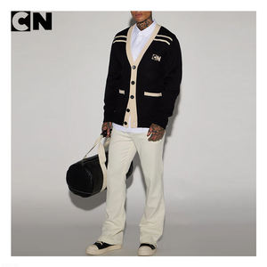 Suéter con Certificación GRS, Fabricante de Suéteres, Logotipo Personalizado Bordado, Suéter de Punto con Cuello en V para Hombre, Acrílico y Poliéster, Estilo Universitario - Product Image 3