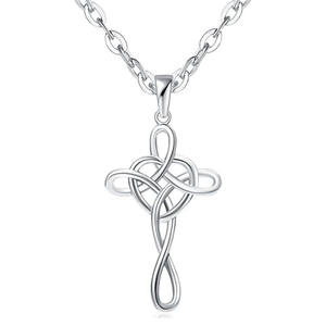 Collar con Colgante de Cruz en Forma de Corazón con Nudo de Amor en Acero Inoxidable - Product Image 3