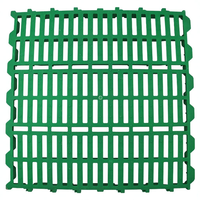 Cages à poulets automatiques à plancher grillagé en plastique PP blanc, durables, de qualité supérieure, grande capacité, économiques et neuves