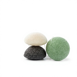 Éponge faciale en charbon de bambou et konjac - Logo et emballage personnalisés, éponge de bain coréenne professionnelle <span class=keywords><strong>pour</strong></span> soins du <span class=keywords><strong>visage</strong></span> OEM/ODM - Product Image 1