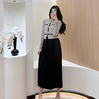 Nouvelle robe plissée rétro de style Miyake, à l'aspect deux pièces, avec une grande ampleur, une taille élégante et une coupe ajustée