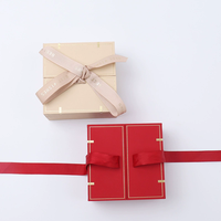 Boîte cadeau en papier à double porte pour bijoux, doublure en velours doux, surface gaufrée, ruban imprimé, logo personnalisé, emballage pour bijoux