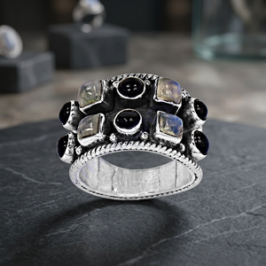 Bague en argent 925 Art Palace avec pierres d'onyx noir serties en clos, forme couronne vintage, bijoux unisexe - Product Image 1