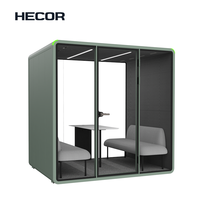 Cabine insonorisée flexible pour 4 personnes avec table compacte en stratifié pour bureaux et espaces partagés