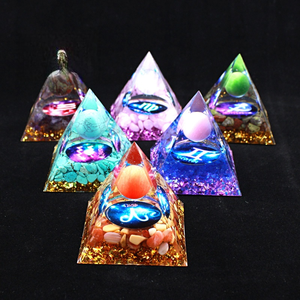 Venta caliente <span class=keywords><strong>de</strong></span> alta calidad artesanías <span class=keywords><strong>de</strong></span> cristal pirámide constelación longitud lateral 6cm - Product Image 1