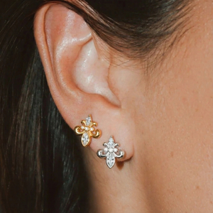 Élégantes boucles d'oreilles clous en argent sterling 925 plaqué or 18 carats, motif fleur d'iris, diamant marquise et moissanite, style vintage, pour femme - Product Image 1