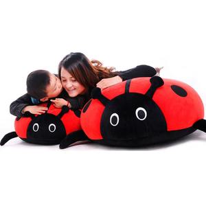 Vente en gros à bas <span class=keywords><strong>prix</strong></span>, oreiller en peluche <span class=keywords><strong>coccinelle</strong></span> doux 15cm ODM, personnage d'anime pour garçons, <span class=keywords><strong>sac</strong></span> amusant avec logo brodé - Product Image 4
