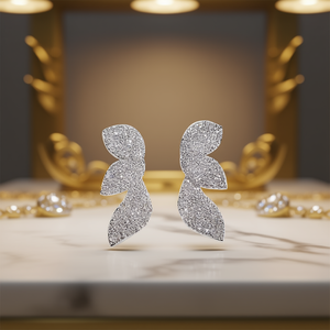 Boucles d'oreilles clous en or blanc E4782, forme végétale, micro-incrustation, bijoux de luxe pour femme, idéales pour les soirées - Product Image 2