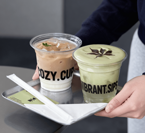 Fabrik-Großhandel Saft-Getränkebecher aus Klarem Kunststoff mit Individuellem Logo für Eiskaffee und Bubble Tea mit Bogenförmigem Deckel - Product Image 3