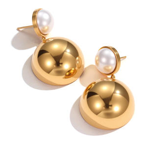 Pendientes colgantes de perlas chapados en oro, elegantes pendientes colgantes redondos grandes para mujer, joyería de moda llamativa - Product Image 1