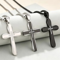 Collier pendentif croix double couche en acier inoxydable avec incrustation de cristaux brillants, breloque religieuse chrétienne, bijou de prière, style hip-hop pour homme