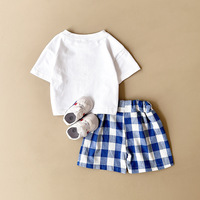 Ensemble de vêtements pour enfants, haut à motif à carreaux, short de plage, pantalon, ensemble coréen d'été sportif et décontracté, t-shirt pour bébé