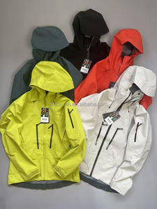 Áo khoác nam nhẹ, có mũ, chống nước, chất liệu Teryx, kiểu dáng phối màu, có thể đảo mặt, thương hiệu Ayc Alpha SV Beat Lt, chất lượng cao cấp. - Product Image 6