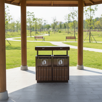 Poubelle de tri des déchets d'extérieur à double compartiment en métal avec finition imitation bois, structure recyclable, déchets résiduels, usage public