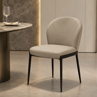 Chaise de salle à manger moderne en cuir beige avec structure en métal noir, dossier incurvé ergonomique pour la maison, le restaurant, l'hôtel