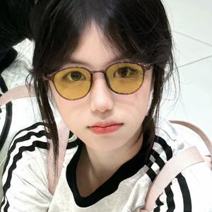 Gafas de visión nocturna fotocromáticas redondas ultraligeras para mujer, montura de PC, protección contra luz azul UV, uso diurno y nocturno - Product Image 1