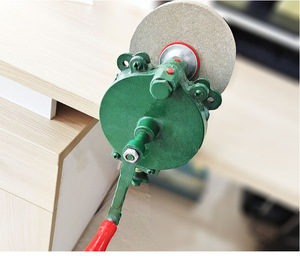 Moulin à manivelle portable de 4 pouces |   Aiguiseur multifonction pour outils de <span class=keywords><strong>jardin</strong></span> |   Moulin <span class=keywords><strong>manuel</strong></span> compact pour la maison - Product Image 6