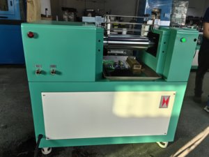 Laminadora de Dos Rodillos Abierta de 3 Pulgadas |   Máquina Mezcladora de Caucho |   Mezcladora de Tipo Abierto para Pequeños Lotes - Product Image 5