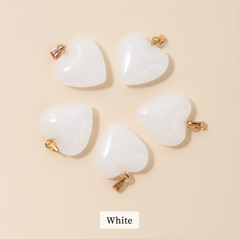 Ciondolo a forma di cuore in vetro bianco