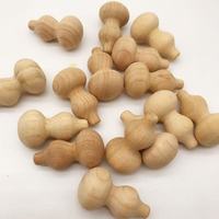 Pendentif artisanal en bois de gourde de pêcher, en bois massif couleur bois naturel, 40*20mm, en stock maintenant.