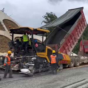 Pavimentadora sobre Orugas LiuGong 506E de 24 Toneladas, Productividad de 1000t/h, Máquina de Construcción de Carreteras de Alta Precisión, Lista para Enviar, Garantía Global - Product Image 5