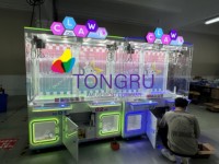 Vente en gros usine : Mini machine à griffes japonaise à monnayeur, économique, pour attraper des bonbons et petites poupées en peluche, pour 2 personnes