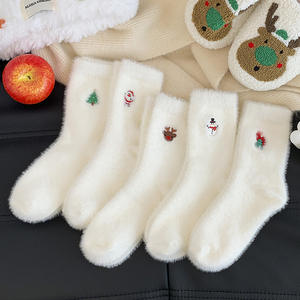 Invierno <span class=keywords><strong>personalizado</strong></span> bordado árbol de <span class=keywords><strong>Navidad</strong></span> Santa diseño interior cálido Coral polar acogedor Fuzzy felpa hogar dormir zapatillas Calcetines - Product Image 1