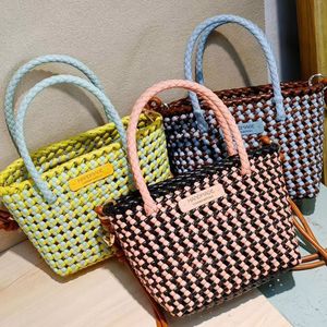 ชุดวัสดุ DIY สำหรับทำกระเป๋าหวายสานมือ กระเป๋าสะพายไหล่ทรงตะกร้าใส่ผักแบบโปร่งลายฉลุ วินเทจ สำหรับฤดูร้อน - Product Image 1