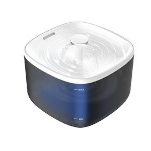 Fontaine à eau carrée noire pour chat, 0.7kg, circulation automatique, cartouche filtrante réutilisable, détachable pour chiens et chats - Product Image 1