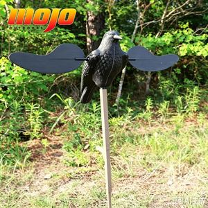 MOJO Outdoors Appât pour Corbeaux Magnétique à Ailes Battantes, Attire les Oiseaux, Alimenté par 6 Piles AA, Conception Légère en Plastique, Longue Portée - Product Image 4
