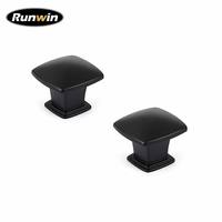 Bouton carré en Zamak noir mat moderne Runwin 2026, fabrication OEM, installation facile pour armoires de chambre, cuisine et salle de bain