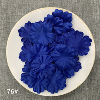 Vente en gros de pétales artificiels colorés personnalisés 24mm fleur artificielle de mariage décoration de la maison bricolage multicolore décalcomanie en dentelle de satin SD64