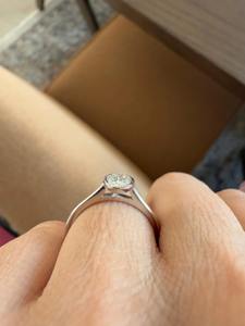 แหวนหมั้นเพชรขาวแฟนซีทรงรีเจียระไนแบบบริลเลียนท์ น้ำหนัก 1.50 กะรัต ผลิตในห้องปฏิบัติการ ตัวเรือนทองคำขาว 18K - Product Image 3