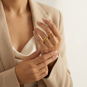 Anillo Minimalista de Acero Inoxidable con Múltiples Capas en Forma de Gota de Agua, Anillo Geométrico en Forma de Lágrima, Liso y Pulido, Unisex, Apilable - Product Image 3