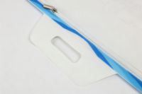 Sac à fermeture éclair en PVC transparent en gros, avec logo personnalisé, étanche, pour maquillage, cosmétiques et articles de toilette, avec bande bleue
