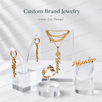 Bijoux personnalisés de marque : Collier, boucles d'oreilles, bague, broche et pendentif script gravé au laser, ton or, avec nom – Cadeau personnalisé