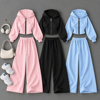 Fabricant OEM ODM de survêtements décontractés pour femmes, comprenant un sweat à capuche zippé style corset et un pantalon à taille haute à cordon de serrage et jambes larges en molleton bouclette.